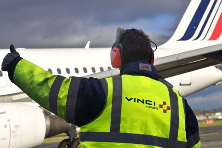Empresas imperialistas europeias como a francesa Vinci e a alemã Fraport irão assumir aeroportos pelo país (Vinci Airports)