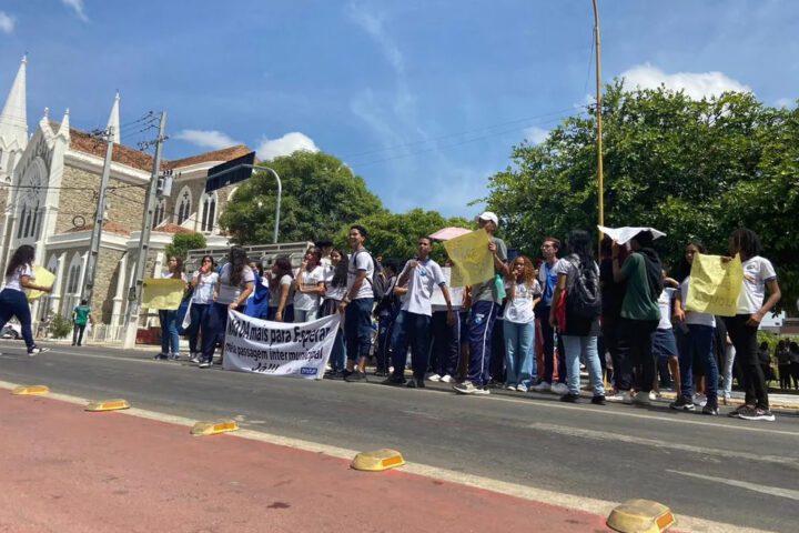 Estudantes protestam contra o aumento das passagens em Petrolina. Foto: Jamil Barbosa / Grande Rio FM