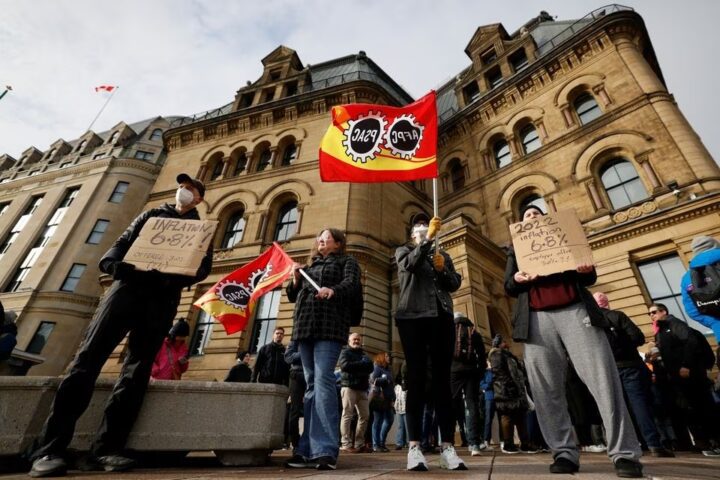 155 mil servidores públicos do Canadá entraram em greve no dia 19/01. Foto: REUTERS/Blair Gable