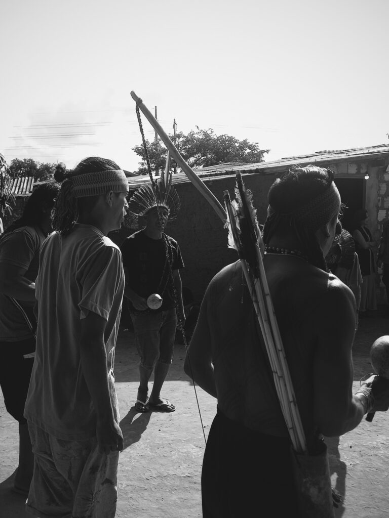 Cerimônia de inauguração da escola indígena da aldeia Teko Haw. Foto: Comitê de Apoio de Brasília - DF
