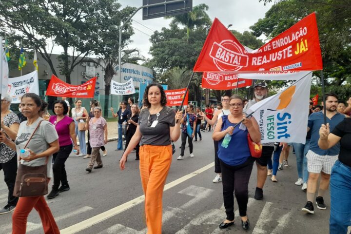 Manifestação dos trabalhadores TAE da UFG em 13 de março. Foto: SintIFESgo