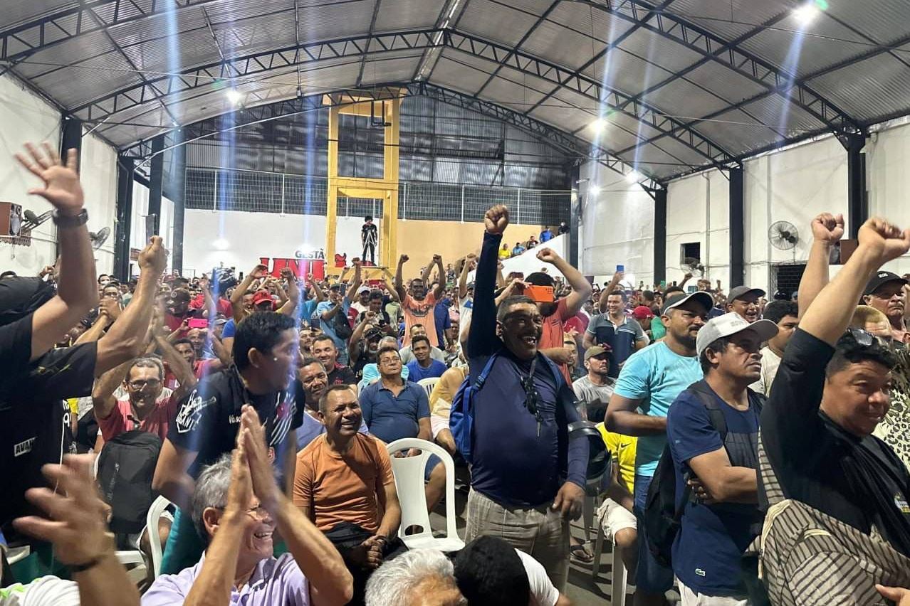 ‘Tsunami de peão’: Greve da construção civil mobiliza 4 mil operários em Fortaleza