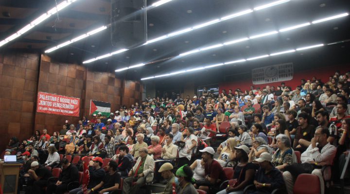 Veja fotos do público no ato ‘Nenhum passo atrás: Deter o genocídio em Gaza e a intervenção sionista no Brasil’