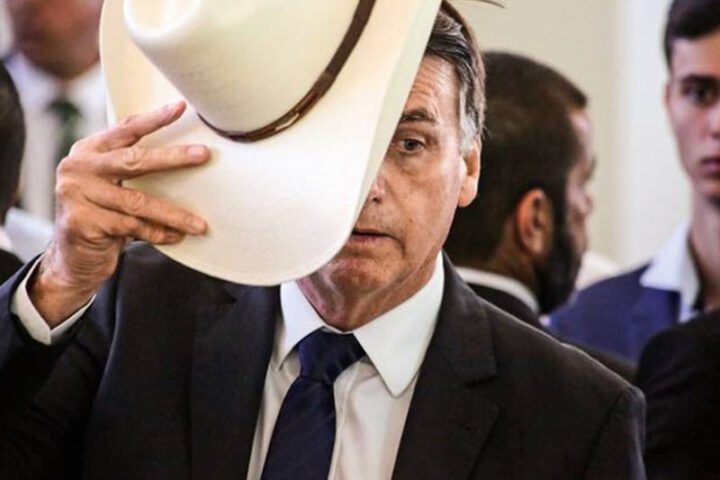 Enquanto mantém aposentadoria de camponeses quase impossível, Bolsonaro faz tudo em função do latifúndio